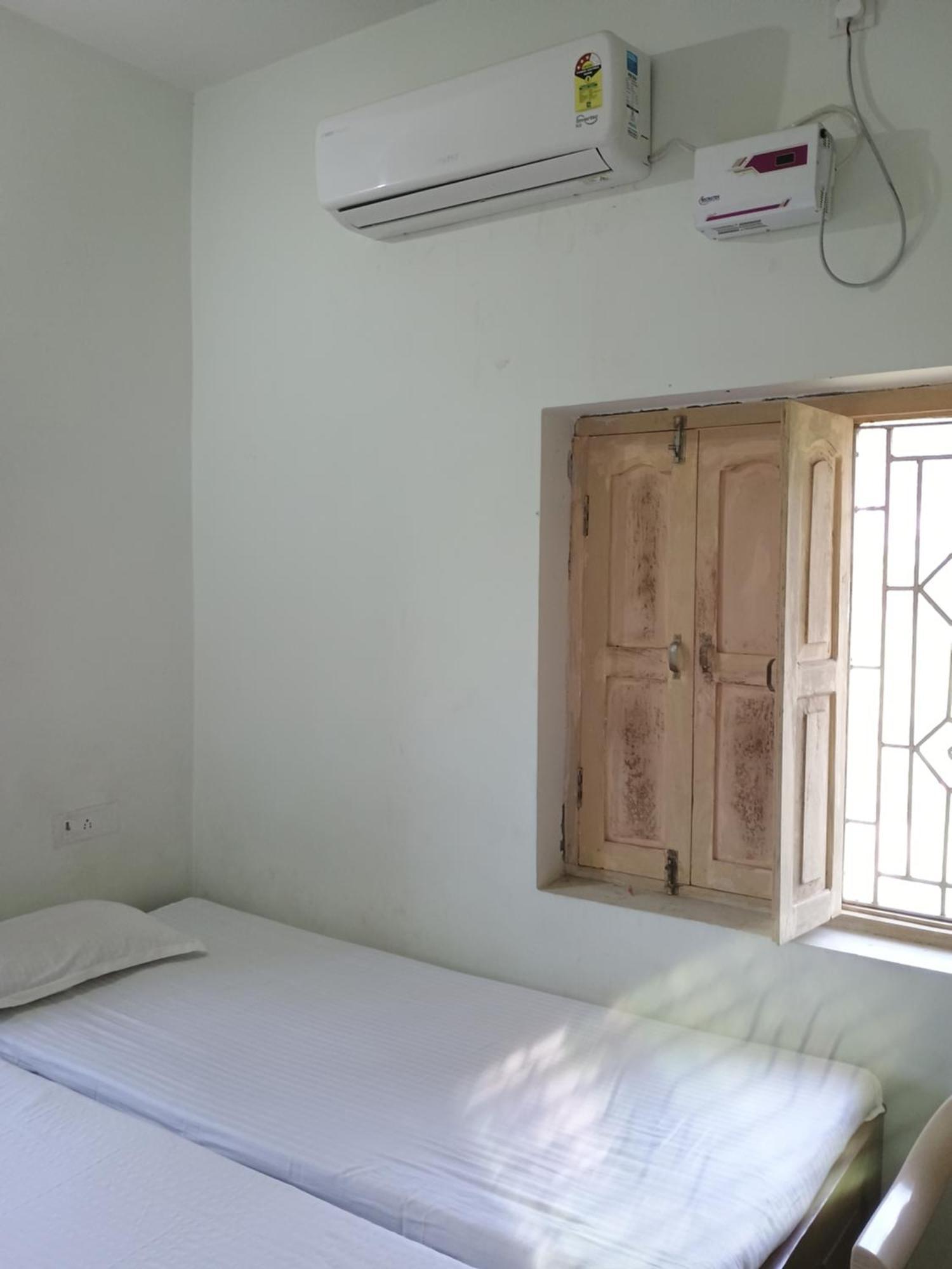 Budha Ashram Guest House Bodh Gaya Værelse billede